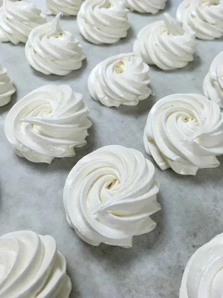Marshmallows Sobre Papel Manteiga — Fotografia de Stock