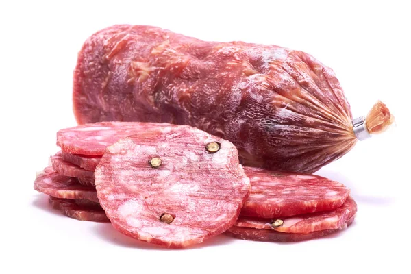 Saucisse Salami Séchée Fumée Coupée Tranches Isolée Sur Fond Blanc — Photo