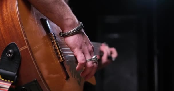 Guitarist Man Plays Acoustic Guitar Close Studio — Stockvideo
