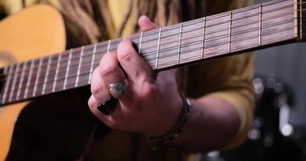 Guitarist Man Plays Acoustic Guitar Close Studio — Vídeo de stock