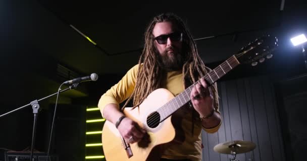 Guitarist Man Plays Acoustic Guitar Close Studio — Stock videók