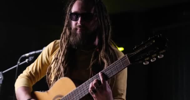 Guitarist Man Plays Acoustic Guitar Close Studio — Video