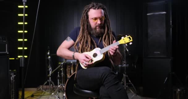 Guitarist Man Plays Ukulele Guitar Close Studio — Vídeos de Stock