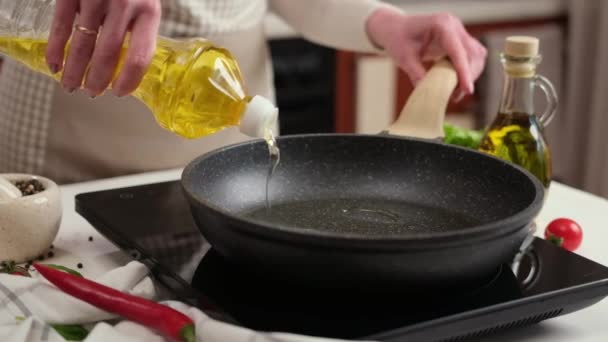 Woman Pours Vegetable Oil Frying Pan Induction Stove — Vídeo de stock