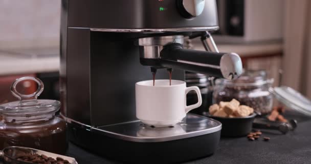 Homeespresso Making Wlewanie Strumienia Kawy Maszyny Filiżanki — Wideo stockowe