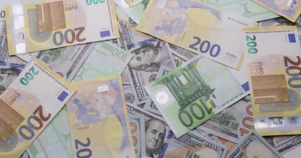 Kontanter Usd Och Euro Pengar Bakgrund Ett Hundra Euro Och — Stockvideo