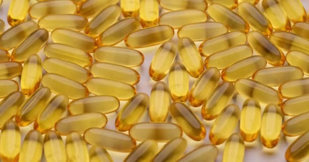Omega Fish Yellow Softgel Oil Pills Natural Supplement Background Healthy — Stok video
