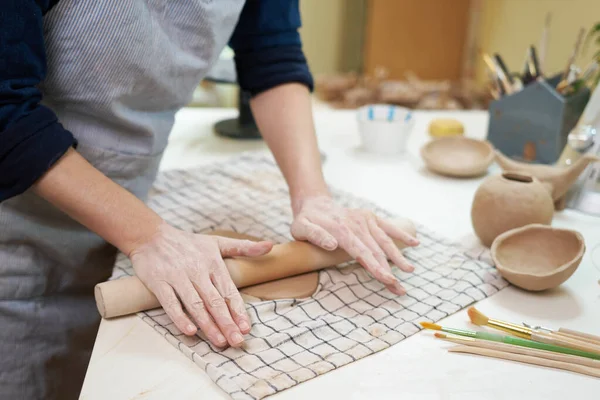 Hobbies Concept Woman Ceramist Rolls Clay Rolling Pin Pottery Workshop — Fotografia de Stock