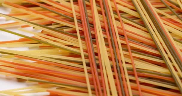 Makaron Tle Makro Widok Suchego Autentyczne Włoskie Kolorowe Spaghetti — Wideo stockowe