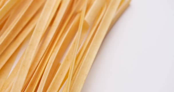 Pasta Backgroud Macro View Dry Authentic Italian Tagliatelle — стоковое видео