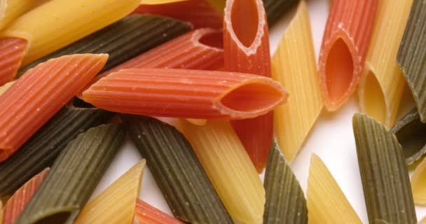Pasta Backgroud Macro View Van Dry Authentieke Italiaanse Kleurrijke Penne — Stockvideo