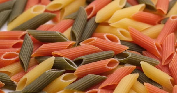 Pasta Backgroud Macro View Van Dry Authentieke Italiaanse Kleurrijke Penne — Stockvideo