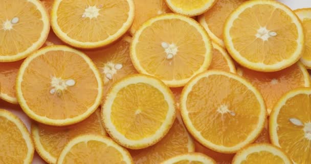 Вид Зверху Вниз Фону Свіжих Нарізаних Органічних Апельсинів Крупним Планом — стокове відео