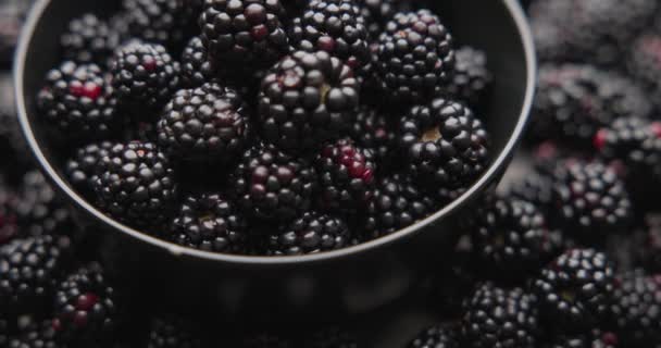 Gezonde Biologische Verse Sappige Bramen Fruit Berrie Macro Achtergrond — Stockvideo