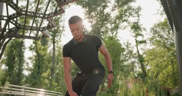 Homme Afro Américain Athlétique Vêtements Sport Étirement Corps Réchauffer Avant — Video