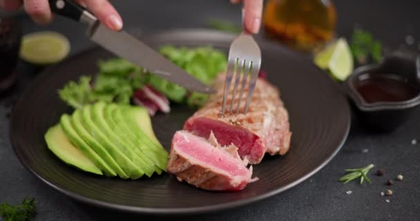 Woman Slicing Grilled Tuna Steak Black Stone Serving Board Sliced — Stock Video