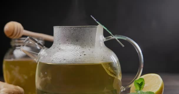 Pára Skleněná Konvice Vařenou Vodou Vařit Organický Bylinný Čaj Čajového — Stock video