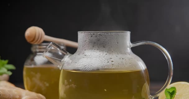 用有机草茶蒸煮玻璃壶 — 图库视频影像