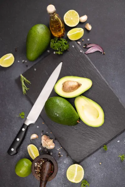 Groene Avocado Stenen Dienblad — Stockfoto