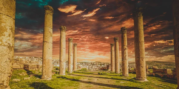 Kolommen Bij Zonsondergang Oude Stad Jerash Jordanië — Stockfoto
