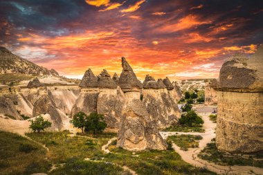Türkiye 'de gün batımında aşk vadisi