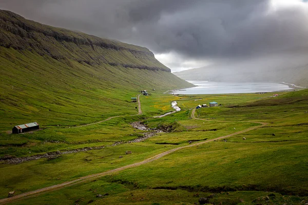 Vale Verde Com Céu Nublado Ilhas Faroé — Fotografia de Stock