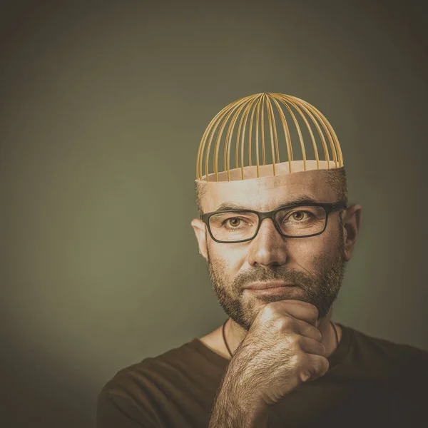 Αφηρημένο Πορτρέτο Του Ανθρώπου Κεφάλι Του Φτιαγμένο Ένα Κλουβί — Φωτογραφία Αρχείου
