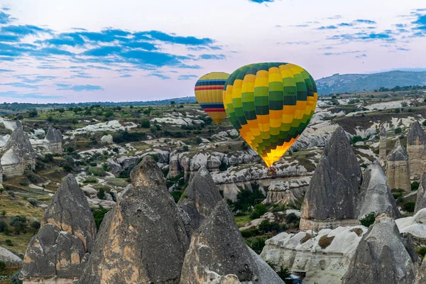 Goreme Turkey Ιουνίου 2022 Αερόστατα Θερμού Αέρα Την Αυγή Κοντά — Φωτογραφία Αρχείου