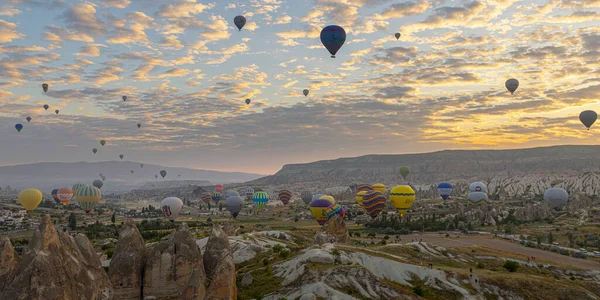 Goreme Turkey June 2022 Hot Air Balloon Flies Sky Dawn — Stock Photo, Image