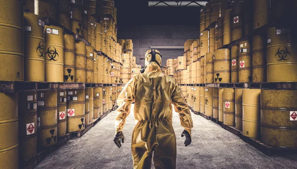 Man Yellow Protective Suit Gas Mask Warehouse Full Yellow Metal — Stockfoto