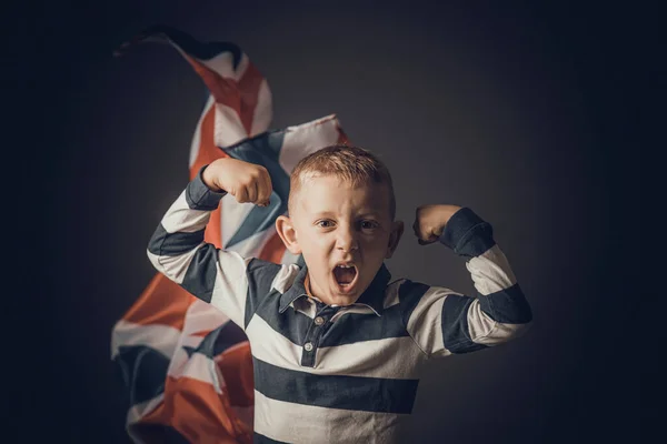 Arka Planda Sevinçli Çocuk Portresi Ngiliz Bayrağı — Stok fotoğraf