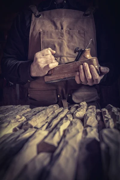 Плотник Кожаным Фартуком Руках — стоковое фото