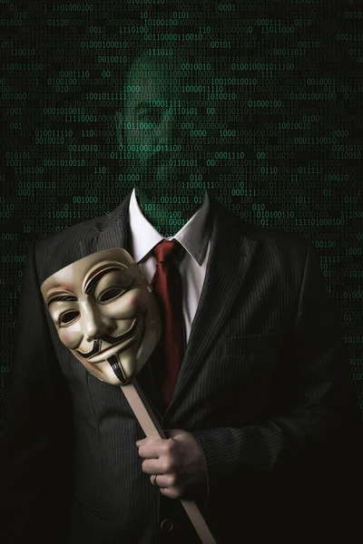 Hombre Con Máscara Mano Código Binario Fondo Concepto Hacker —  Fotos de Stock