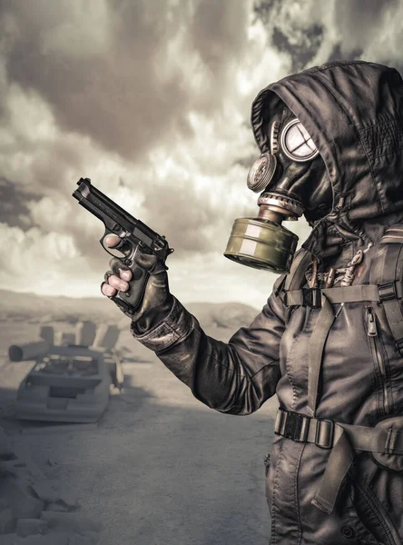Οπλισμένος Άνδρας Μάσκα Αερίου Μια Μετα Αποκαλυπτική Κατάσταση — Φωτογραφία Αρχείου