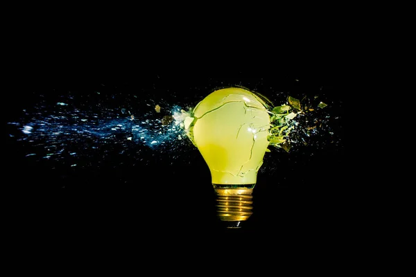Impact Traditional Yellow Bulb High Speed Photography — Stock Photo, Image