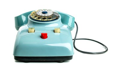 Klasik mavi döner telefon beyaz bir arkaplanda izole edilmiş, retro iletişimi sembolize ediyor.
