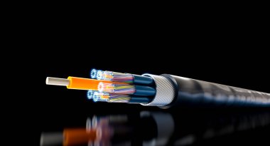 Fiber optik kablo siyah arkaplan 3d hakkında veri aktarıyor