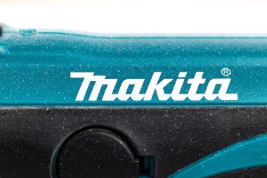 Makita logosu profesyonel güç aracı marka kimliğini gösteriyor