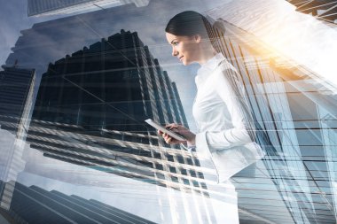 İş ve yenilik kavramı. Karışık ortam