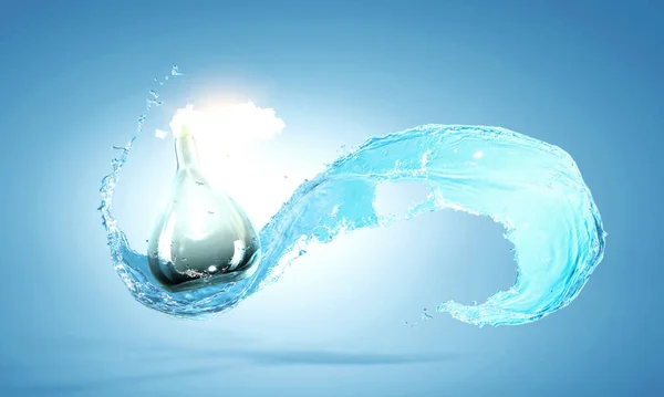 ガラス瓶から水が噴き出す 混合メディア — ストック写真