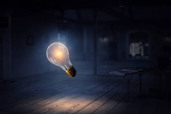 Lâmpada Como Símbolo Criatividade Novas Ideias Meios Mistos — Fotografia de Stock
