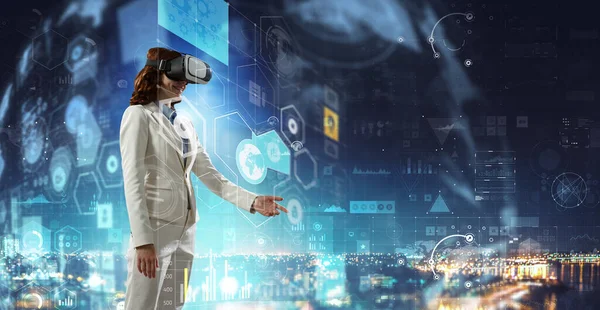 Woman Wearing Virtual Reality Goggles Mixed Media — Stock Photo, Image