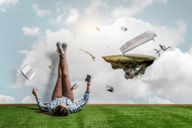 Okuma ve kitap konsepti. Karışık ortam