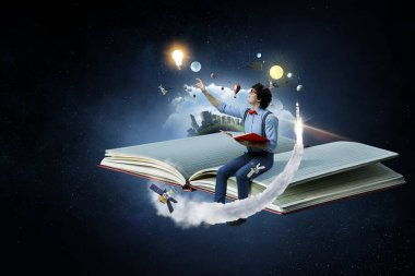 Okuma ve kitap konsepti. Karışık ortam