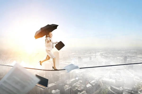 Geschäftsfrau Läuft Mit Regenschirm Gemischte Medien — Stockfoto