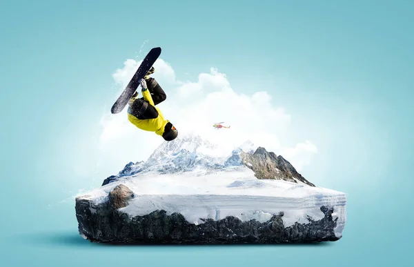 スノーボーダーとアルプスの風景 混合メディア — ストック写真