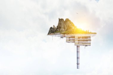 Tütsülenmiş endüstriyel enerji santrali. Karışık ortam