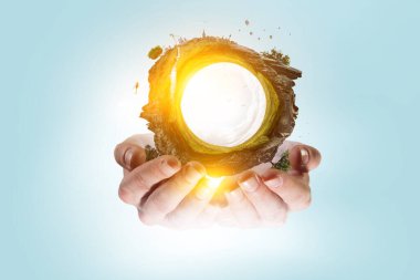 Çimen ve temiz suyla yeşil küre manzarası. Karışık ortam