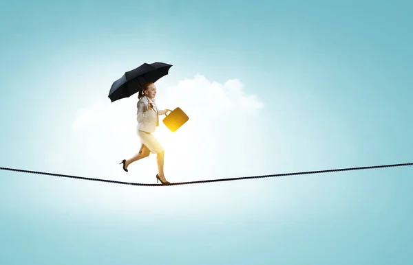 Affärskvinna Som Springer Med Paraply Blandade Medier — Stockfoto