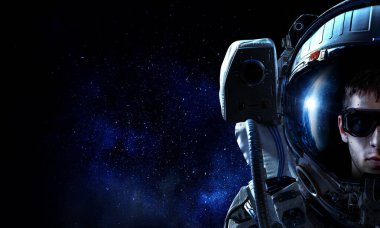 Astronot ve uzay keşfi teması. Karışık ortam